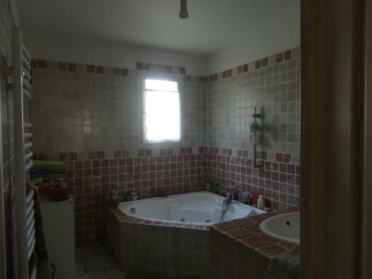 Deux Chambres Chez L'Habitant Dans Villa De Charme Avec Piscine Et Proche Mer Cuers Eksteriør billede